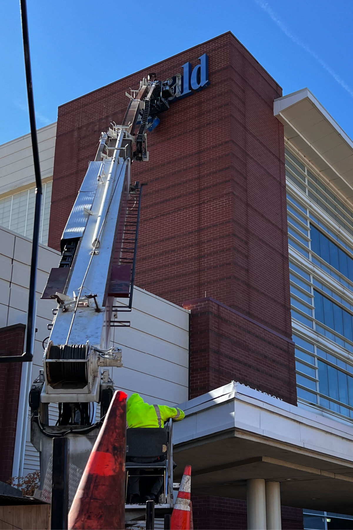 Sign installation services Chicago by SignFreaks.
