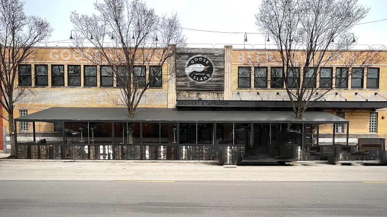 Goose Island Commercial Enclosure Chicago, built and installed by SignFreaks